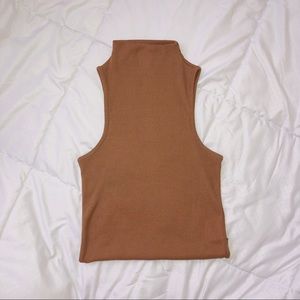cool mock-neck tank🤎